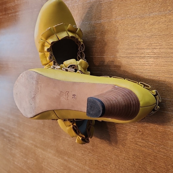 PETER JENSEN  YELLLOW  RUFFLE LEATHER SHOES - Picture 8 of 12